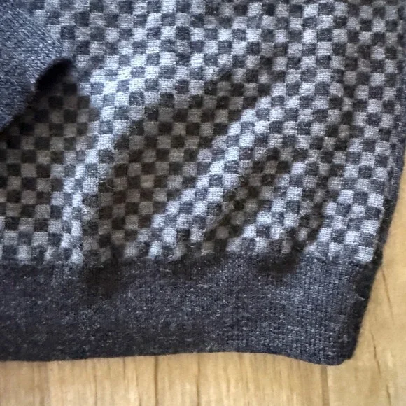 Banana Republic Mens Merino V-Neck Sweater Dark Charcoal Gray Size M RN69016 - Picture 2 of 10